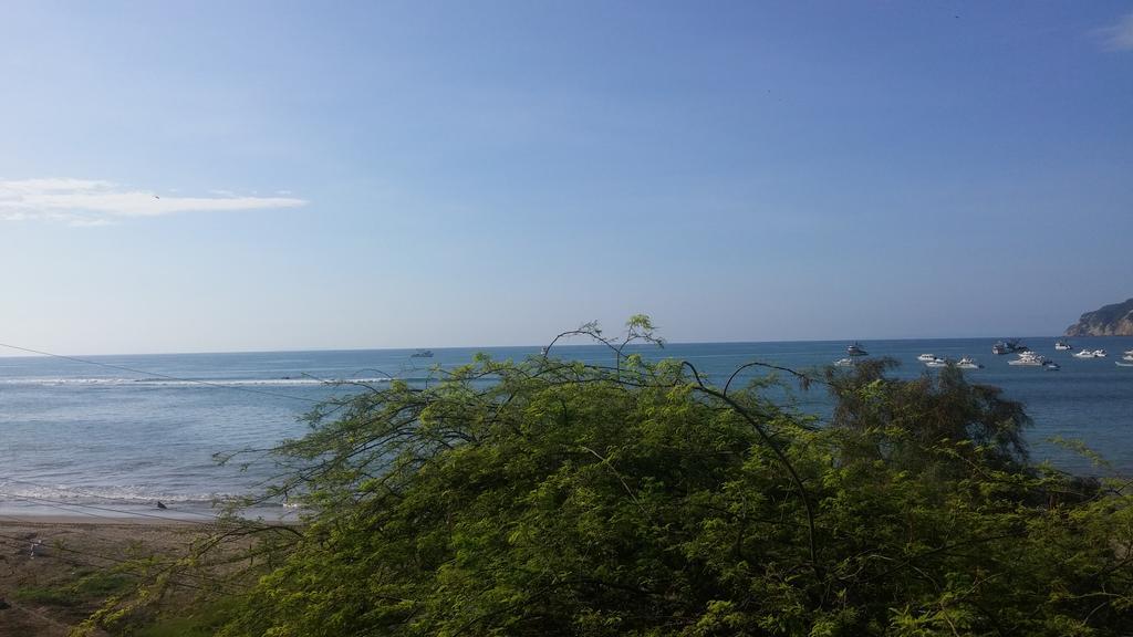 Hostal Monte Libano Puerto López Екстериор снимка
